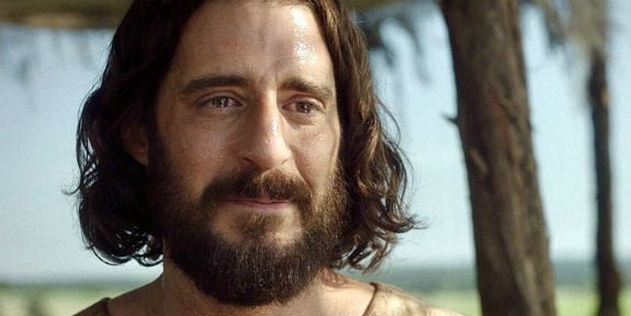 Jonathan Roumie, Jesus em The Chosen, convida Brasil aos cinemas
